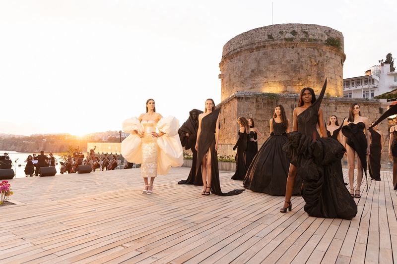 Moda, Tarih Ve Sanat�n Büyülü Bulu�mas� 